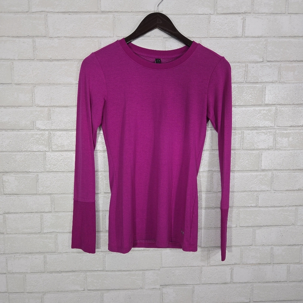 Under Armour long sleeve‎ top